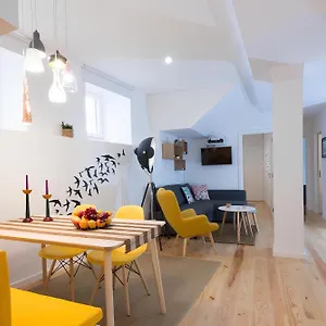 Apartment Casa Do Castelo 1- Work Or Relax In The Historic Heart Of Lisbon!, Lisbon